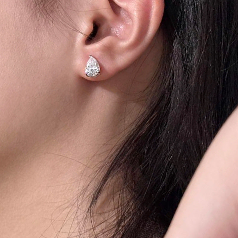 Exquisite flashing water drop stud earrings