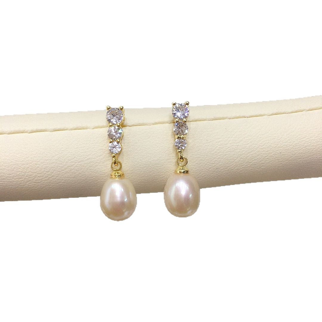 Natural freshwater pearl stud earrings