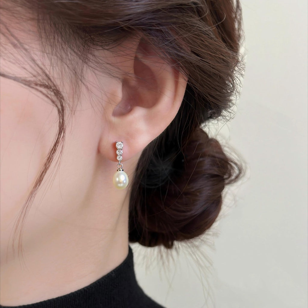 Natural freshwater pearl stud earrings